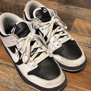 Nike Men's Black and White Sneakers